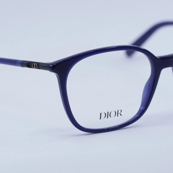 I bought it poshmark and it doesn't fit me - Picture 7 of 7